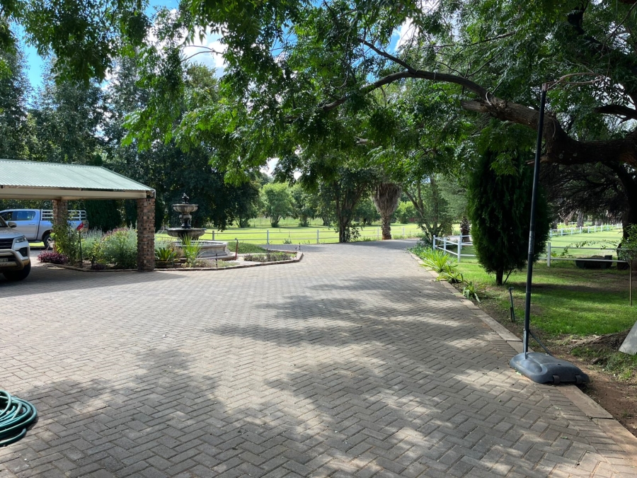 6 Bedroom Property for Sale in Bainsvlei Free State